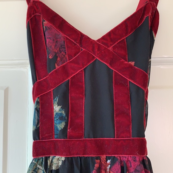 Gianni Bini Velvet trim Holiday/Special Occasion Dress - Picture 4 of 9